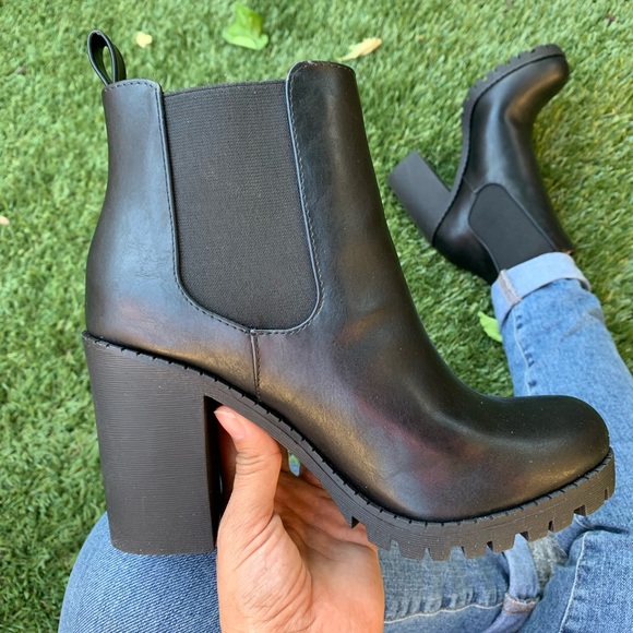 Women Faux Leather Chelsea Ankle booties - Picture 8 of 8